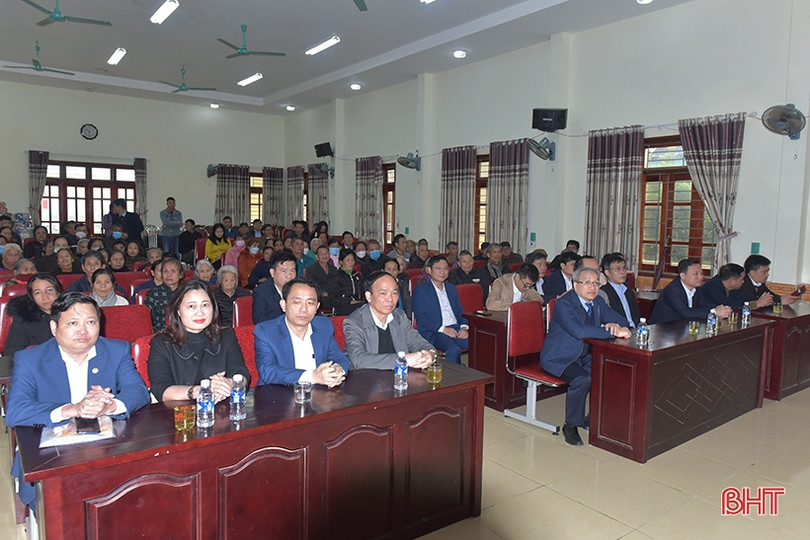 Lãnh đạo Bộ TT&TT trao quà tết cho gia đình chính sách, hộ nghèo ở Hương Sơn