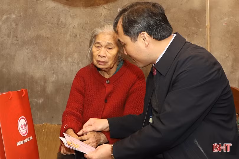 Hơn 205.000 suất quà tết đến với người có công, hoàn cảnh khó khăn ở Hà Tĩnh