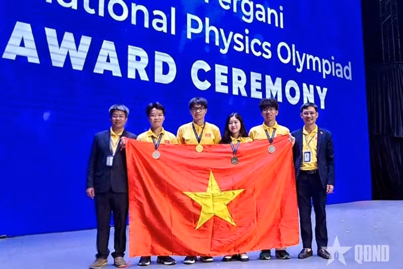 4/4 học sinh Việt Nam đoạt huy chương Olympic Vật lý Quốc tế Al-Fergani