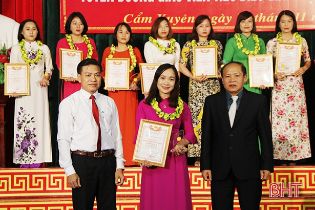 Cẩm Xuyên vinh danh 40 giáo viên tiêu biểu giai đoạn 2017 - 2019