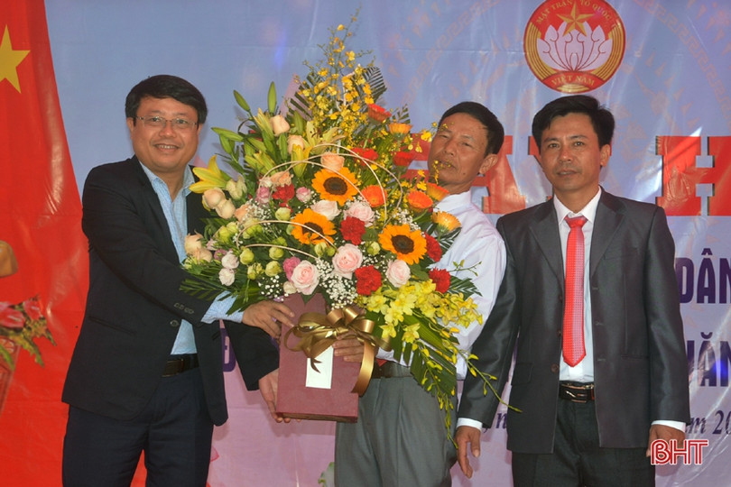 Lãnh đạo Hà Tĩnh vui đại đoàn kết với người dân Kỳ Lợi