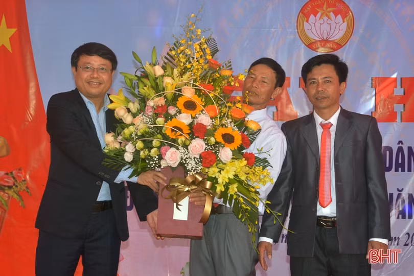 Lãnh đạo Hà Tĩnh vui đại đoàn kết với người dân Kỳ Lợi