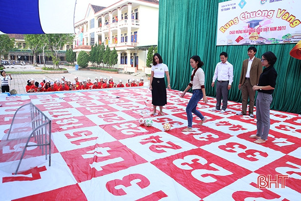 Học sinh Lộc Hà “rung chuông vàng” mừng Ngày Nhà giáo Việt Nam