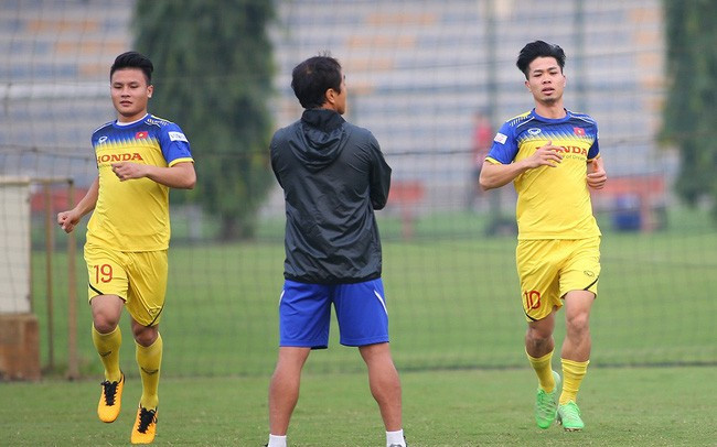 Chùm ảnh: Công Phượng, Văn Hậu tích cực tập luyện ngay sau khi về nước hội quân