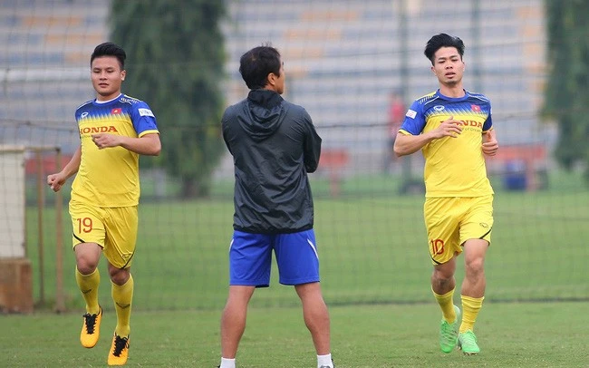 Chùm ảnh: Công Phượng, Văn Hậu tích cực tập luyện ngay sau khi về nước hội quân