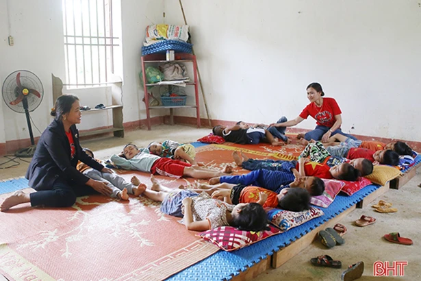 Vinh danh 2 nữ giáo viên mầm non Hà Tĩnh dạy trẻ em dân tộc