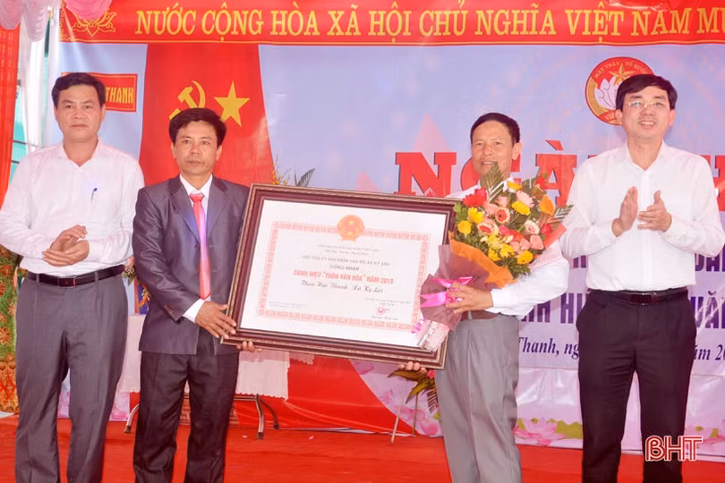 Lãnh đạo Hà Tĩnh vui đại đoàn kết với người dân Kỳ Lợi