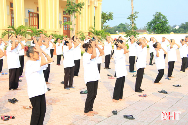 Hơn 3.000 người cao tuổi Nghi Xuân tập dưỡng sinh tâm thể