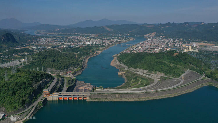 “Chinh phục” sông Đà xây Thủy điện Hòa Bình