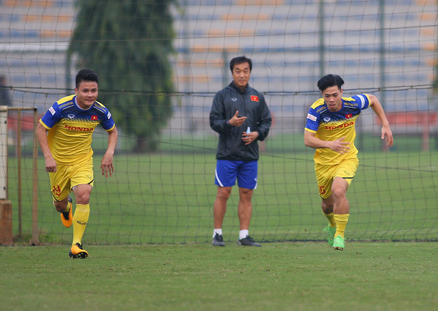 Chùm ảnh: Công Phượng, Văn Hậu tích cực tập luyện ngay sau khi về nước hội quân