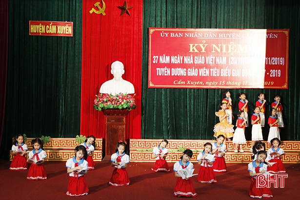 Cẩm Xuyên vinh danh 40 giáo viên tiêu biểu giai đoạn 2017 - 2019