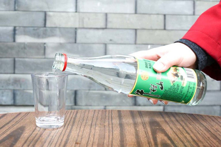 5 người chết vì ngộ độc rượu ở đám cưới