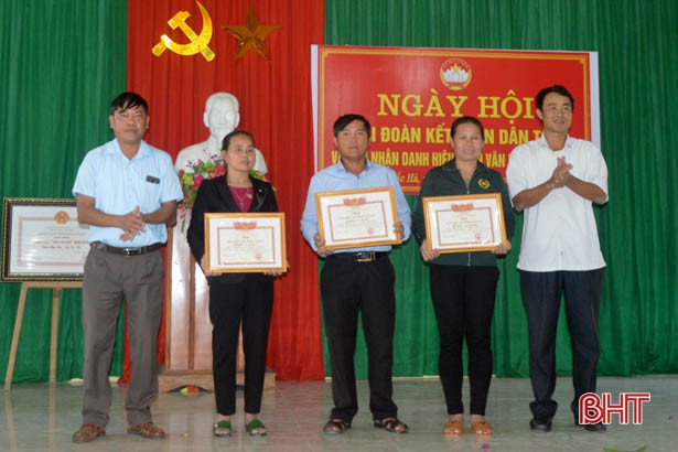 Bắc Hà nhận danh hiệu thôn văn hóa năm 2019