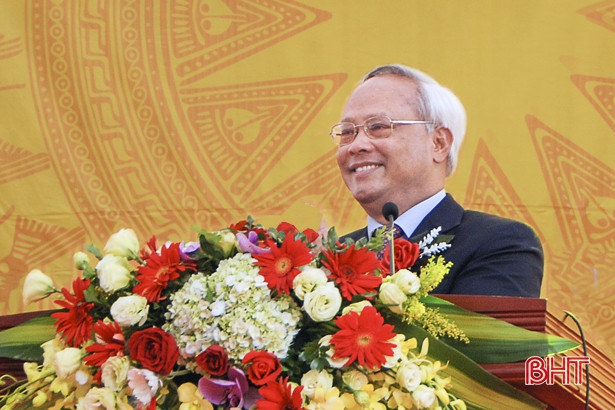 Phó Chủ tịch Quốc hội Uông Chu Lưu dự kỷ niệm 60 năm thành lập Trường THPT Trần Phú