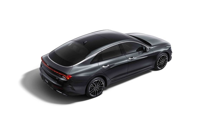 Kia Optima 2021 lộ diện với thiết kế thể thao