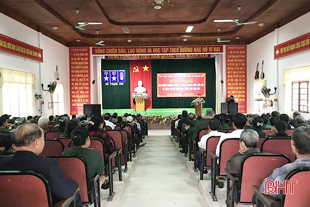 Nói chuyện thời sự, biển đảo với 200 cựu chiến binh xã biển ở Hà Tĩnh