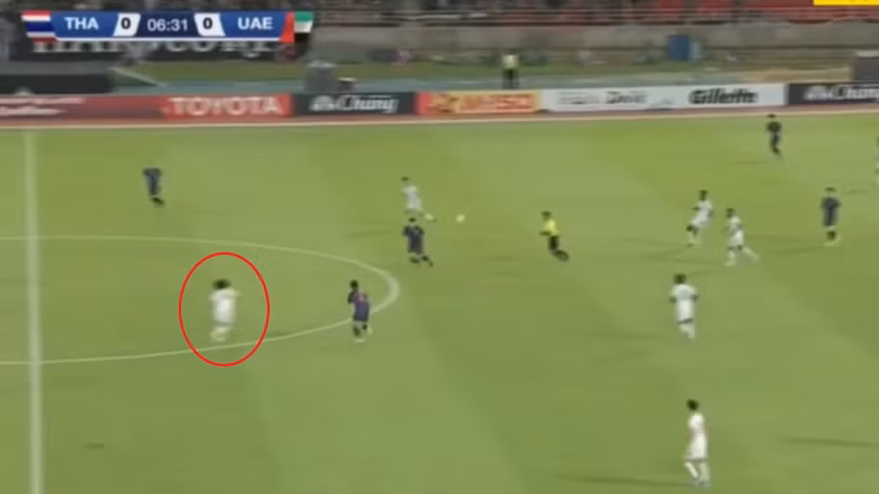 Tuyển Việt Nam học được gì từ Thái Lan để đánh bại UAE?