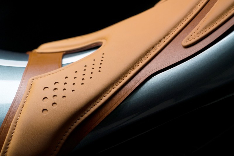 Khám phá “siêu” xe máy Aston Martin được lắp ráp thủ công