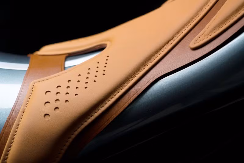 Khám phá “siêu” xe máy Aston Martin được lắp ráp thủ công