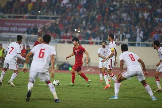 Công Phượng “rê quẩn” và “tịt ngòi”, vì sao HLV Park Hang Seo vẫn tin dùng?