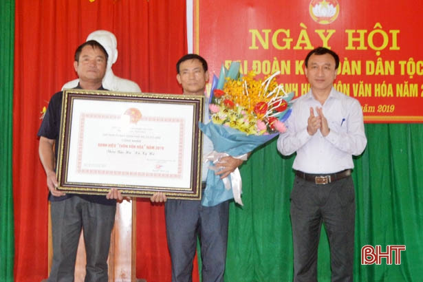 Bắc Hà nhận danh hiệu thôn văn hóa năm 2019