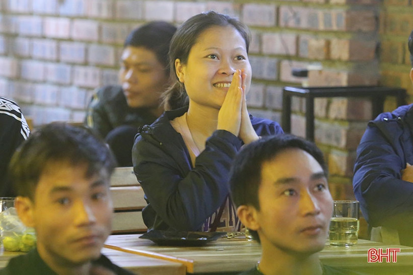 Cổ động viên Hà Tĩnh vỡ òa với chiến thắng của ĐT Việt Nam trước UAE