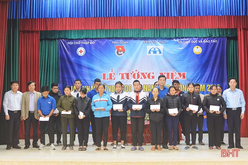 Xúc động lễ tưởng niệm nạn nhân tử vong do tai nạn giao thông