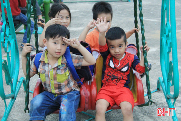 Biến phế thải thành khu vui chơi lý thú cho trẻ em ở Nghi Xuân