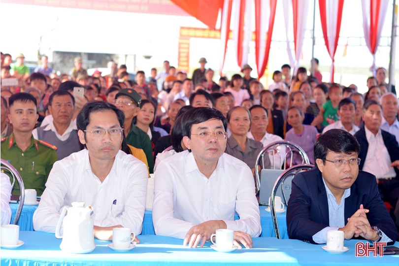 Lãnh đạo Hà Tĩnh vui đại đoàn kết với người dân Kỳ Lợi