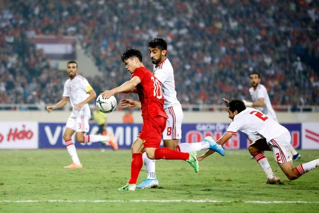 Công Phượng “rê quẩn” và “tịt ngòi”, vì sao HLV Park Hang Seo vẫn tin dùng?