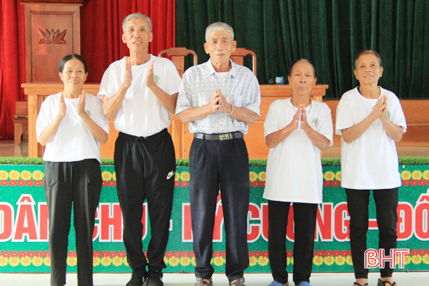 Hơn 3.000 người cao tuổi Nghi Xuân tập dưỡng sinh tâm thể