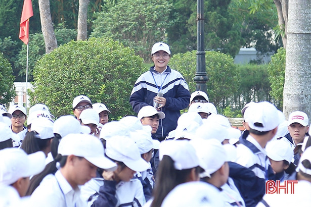 Học sinh Lộc Hà “rung chuông vàng” mừng Ngày Nhà giáo Việt Nam