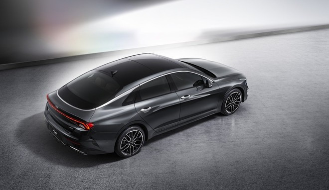 Kia Optima 2021 lộ diện với thiết kế thể thao