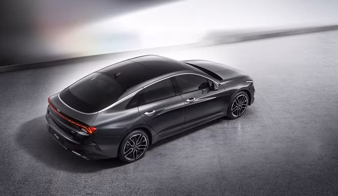Kia Optima 2021 lộ diện với thiết kế thể thao