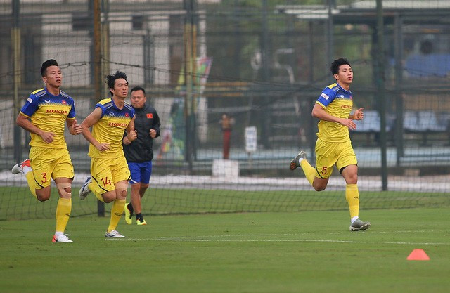 Chùm ảnh: Công Phượng, Văn Hậu tích cực tập luyện ngay sau khi về nước hội quân