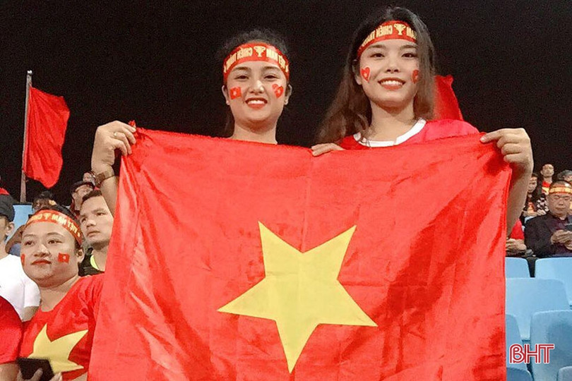 Cổ động viên Hà Tĩnh vỡ òa với chiến thắng của ĐT Việt Nam trước UAE