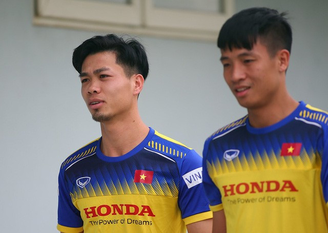 Chùm ảnh: Công Phượng, Văn Hậu tích cực tập luyện ngay sau khi về nước hội quân