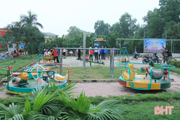 Biến phế thải thành khu vui chơi lý thú cho trẻ em ở Nghi Xuân