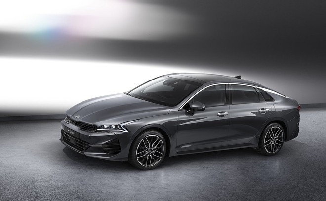 Kia Optima 2021 lộ diện với thiết kế thể thao