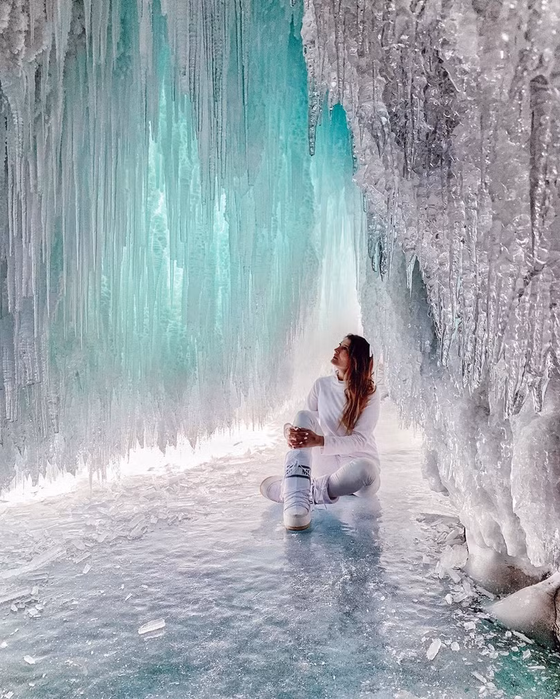 Những bí ẩn về hồ nước rộng và sâu nhất thế giới