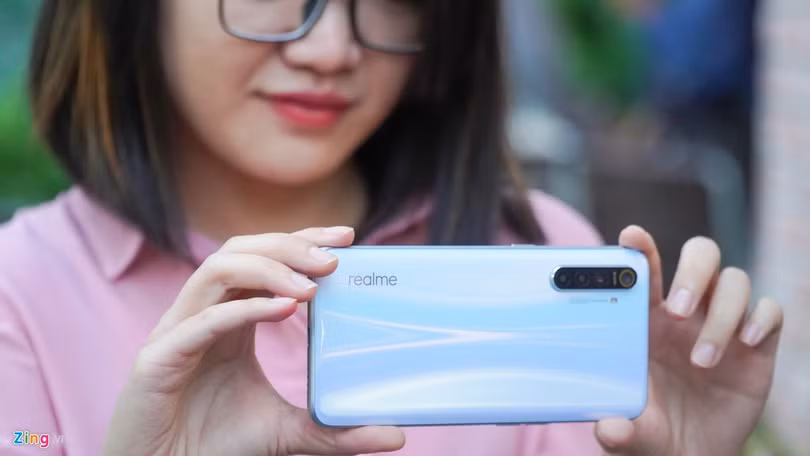 Loạt di động tầm trung hiệu năng tốt, pin khỏe