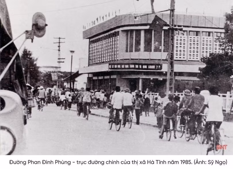 Thị xã Hà Tĩnh (nay là TP Hà Tĩnh) được thành lập vào thời vua nào?