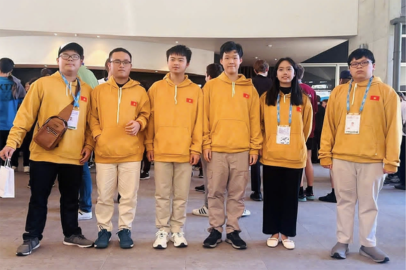 6 thí sinh Đoàn Việt Nam tham dự IMO 2025. (Nguồn: MOET) anh-chup-man-hinh-2025-07-19-luc-105309.png