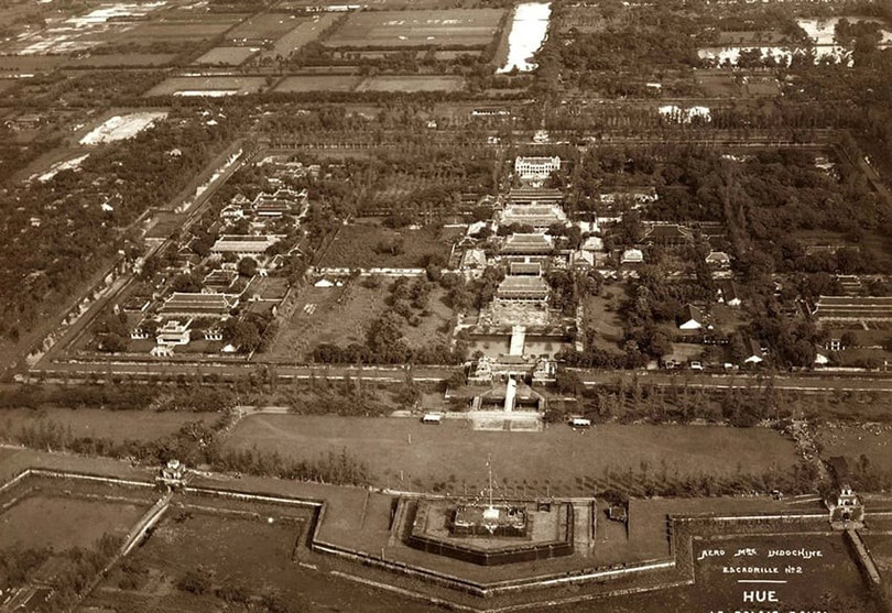 Ông sống qua bao nhiêu đời vua nhà Nguyễn?