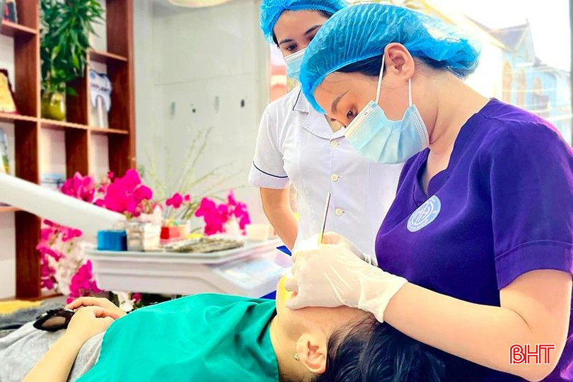Nên đặt lịch hẹn với nha sĩ càng sớm càng tốt để kiểm tra và điều trị kịp thời các vấn đề về răng miệng. bqbht_br_kiem-tra-rang.jpg