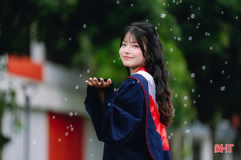 ນັກສຶກສາຍິງ ຫງວຽນທິແຄງດ້ຽນ ແມ່ນນັກສຶກສາວິຊາການທີ 15, ຄະນະໄຟຟ້າ ແລະ ເອເລັກໂຕຣນິກ, ມະຫາວິທະຍາໄລ Phenikaa. (ພາບ: NVCC) bqbht_br_khanh-dieu-3.jpg