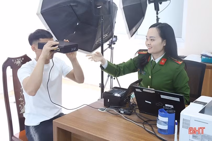 Sau khi sắp xếp lại đơn vị hành chính, người dân có bắt buộc đổi lại thẻ căn cước?