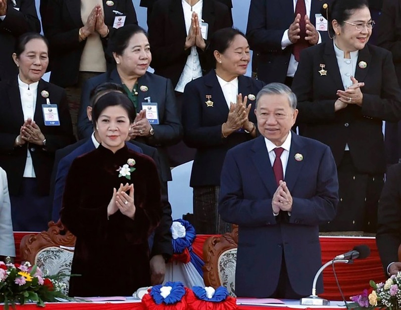 Tổng Bí thư Tô Lâm và Phu nhân, cùng đoàn đại biểu cấp cao Việt Nam đã sang tham dự và chia vui với đất nước Lào anh em. (Ảnh: TTXVN)