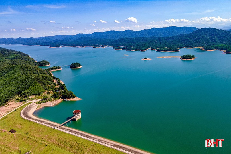 <p>Ai là tác giả bản thiết kế đầu tiên của hồ Kẻ Gỗ?</p>