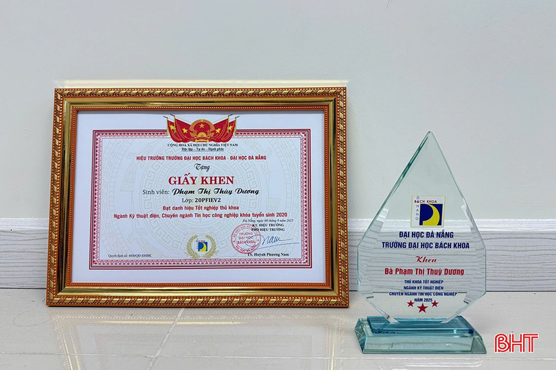 bqbht_br_giay-khen-va-cup-thu-khoa-nganh.jpg